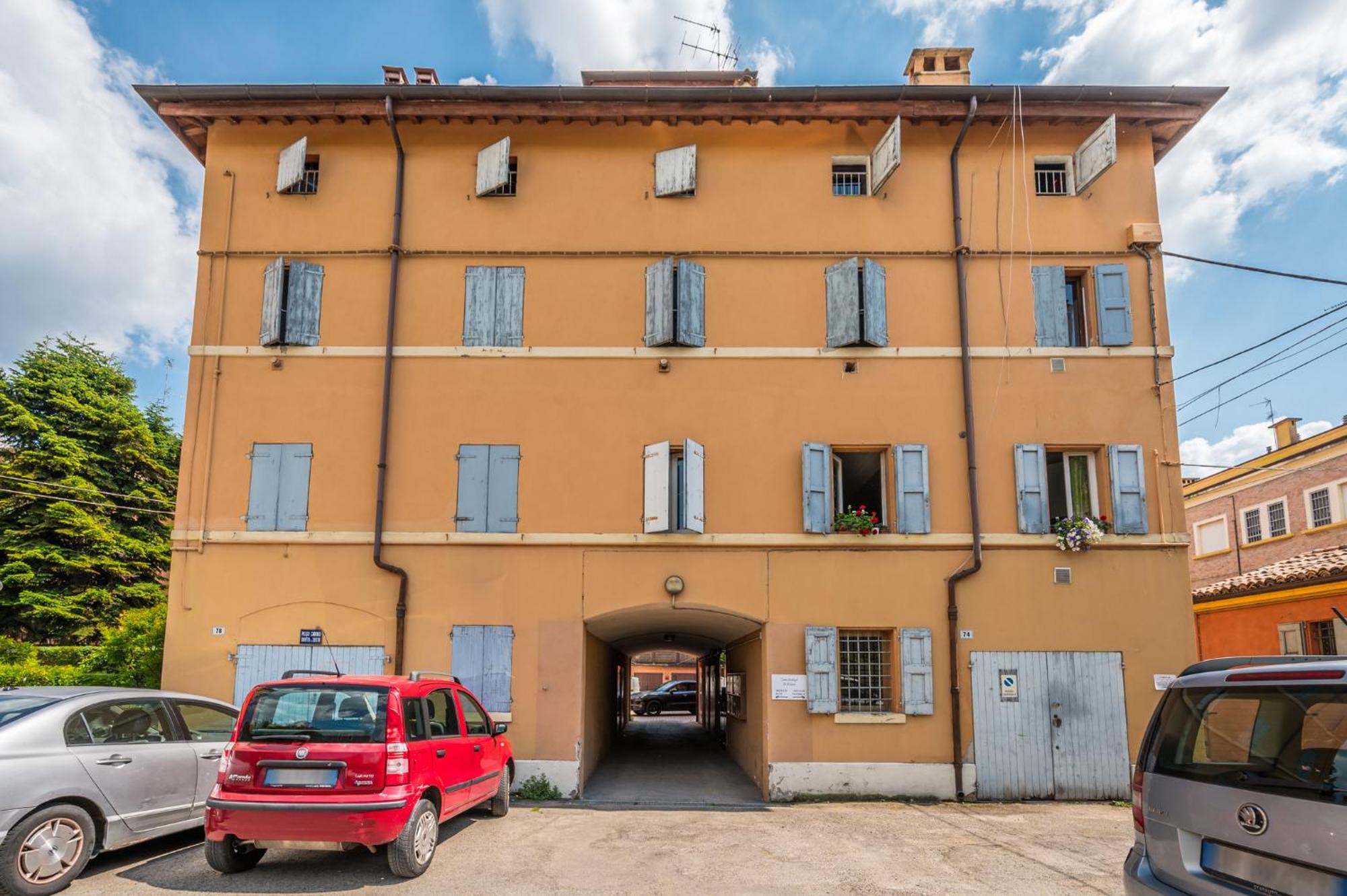 Modena Al Mulein - 2 Passi Dal Centro Con Parcheggio Apartment Luaran gambar